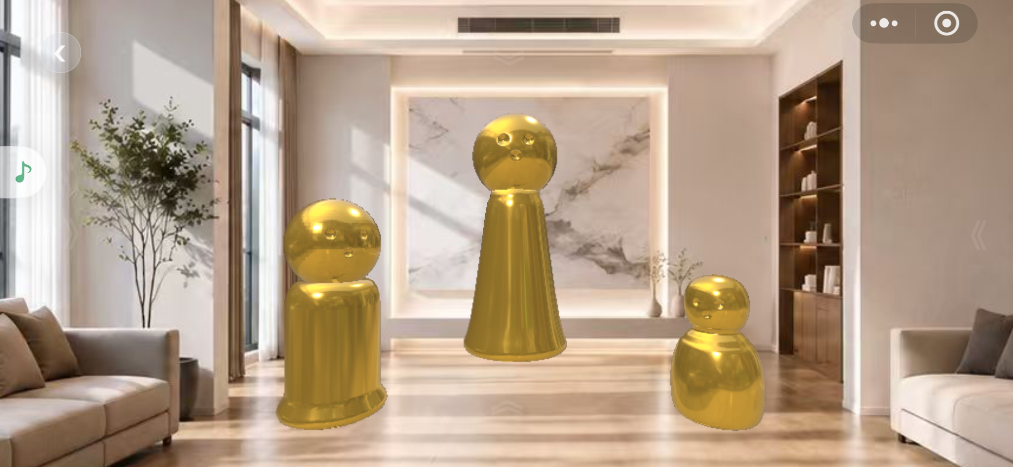 客厅中的三位金色人物